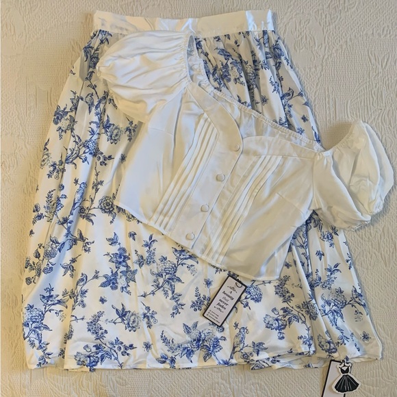 Retro Stage Dresses & Skirts - Retro Stage White and Blue Floral Skirt Set w/ Peasant Top Renaissance Fair